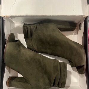 Elegant Olive Suede Heeled Boots